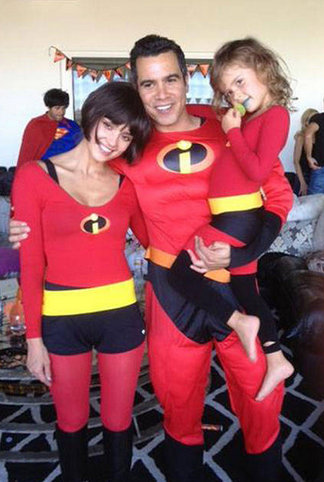Jessica Alba och hennes familj utklädda till "The Incredibles" Jessica Alba och hennes familj utklädda till "The Incredibles"